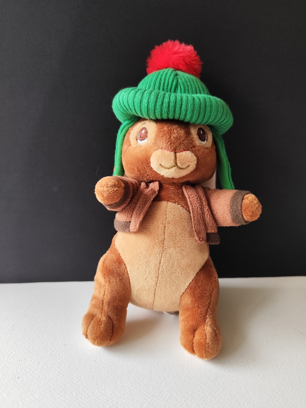 4/$50⭐️Benjamin Bunny Plush toy green knit hat with red pom